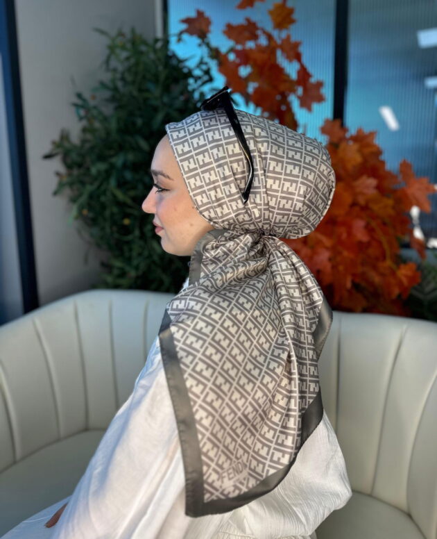 Fendi Desen Vual İpek Eşarp-6204527-Sütlü kahve