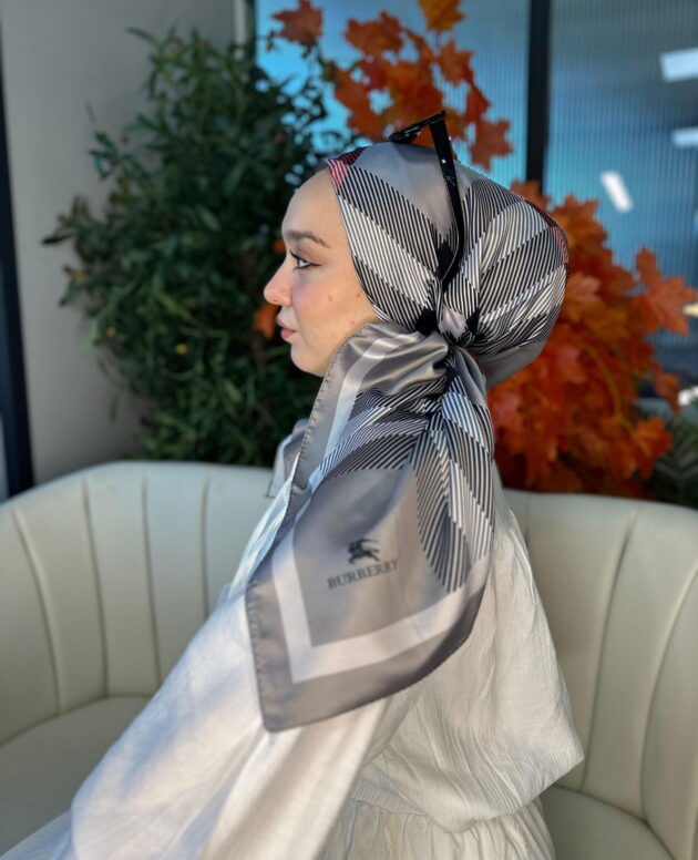 Burberry Kare Desen Vual İpek Eşarp-8682626-Gümüş